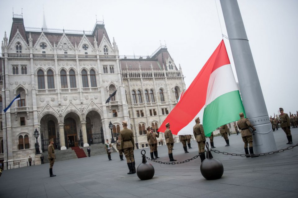 Унгарија го повика на разговор американскиот амбасадор по критиките на Бајден кон Орбан