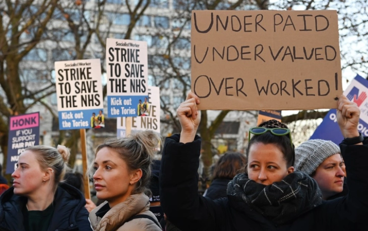 Илјадници лекари специјалисти во Велика Британија почнаа дводневен штрајк