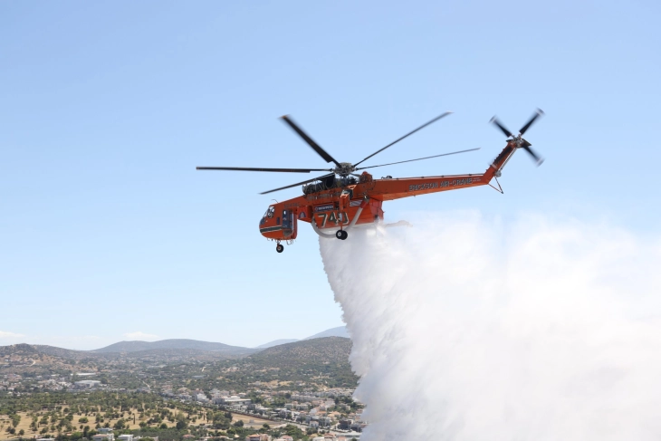 Превентивни евакуации поради пожари и на Евија, Крф и Пелопонез