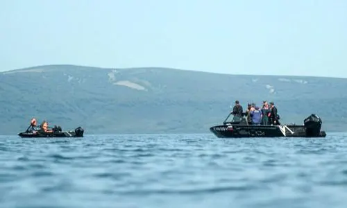 Четири лица загинаа при пад на хеликоптер во езеро на Аљаска