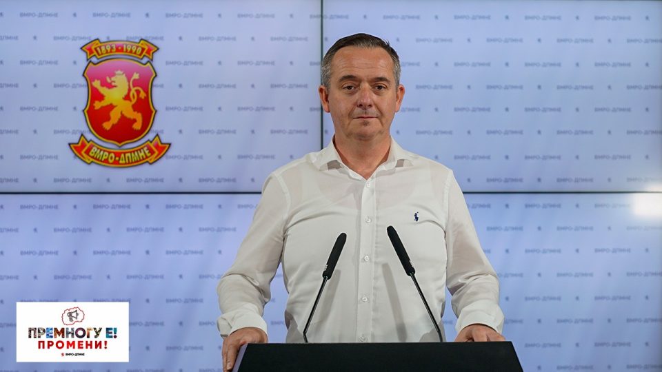 Николов: Владата на СДСМ и ДУИ ги краде граѓаните, плаќа пенали за неизградба на клинички во Скопје и за скапи странски адвокатски куќи