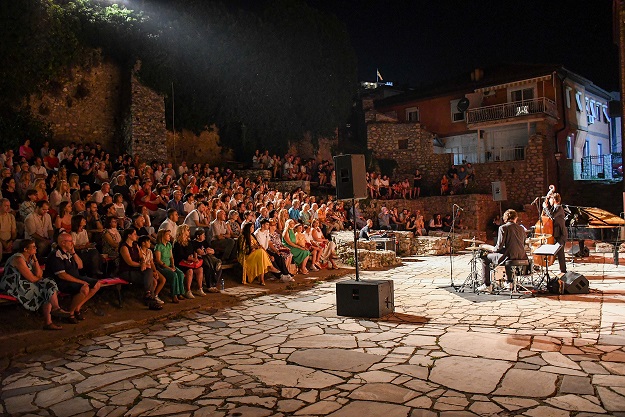 Неверојатна симбиоза помеѓу Франк Дупре Трио и публиката на „Охридско лето“