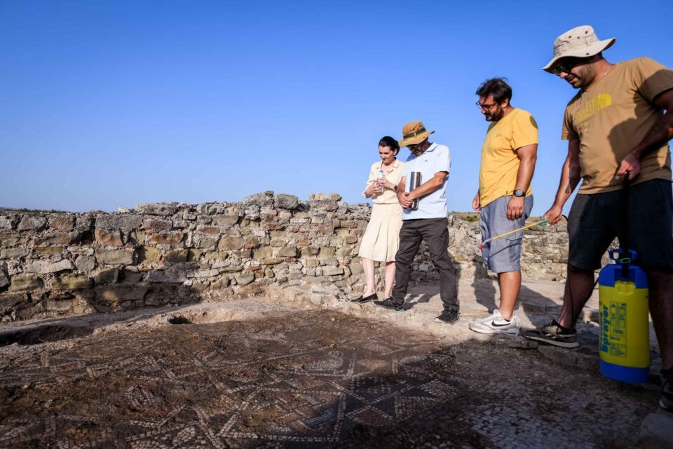 Костадиновска-Стојчевска во посета на Стоби: Археолозите откриваат нов мозаик во најрепрезентативниот објект, Теодосијанската палата