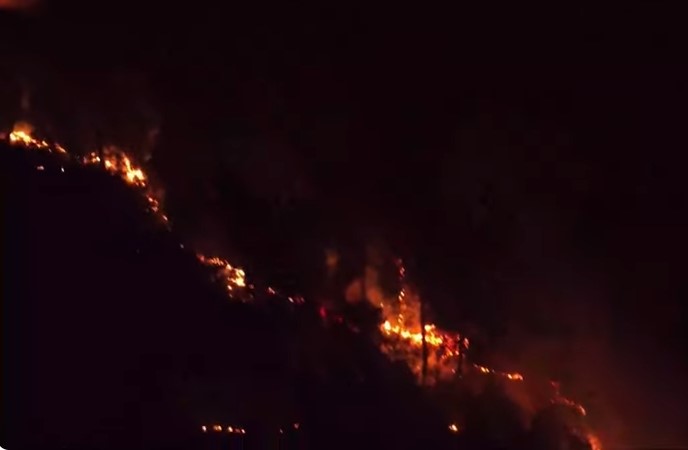 И Турција се бори со пожари, непроспиена ноќ во Кемер