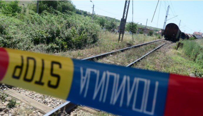 Мигрант се качил на вагон на товарен воз во Гевгелија, настанал струен удар