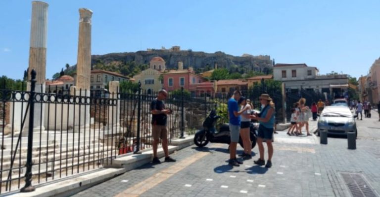 На Акропол се онесвестиле повеќе од 20 посетители: Археолошките локалитети во Грција од утре ќе бидат четири часа затворени поради топлото време