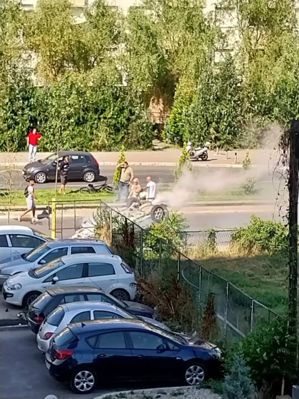 Детали за несреќата на „Трета македонска бригада”: Две лица се повредени при судир на две возила, едното возило се запалило