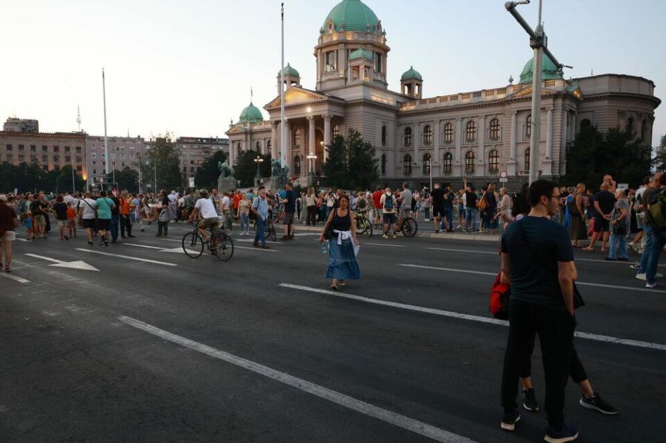 Граѓаните на 13. протест „Србија против насилството“ стигнаа пред Обвинителството