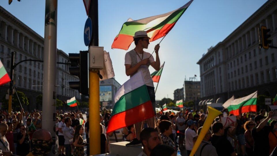 Истражување на јавното мислење: Бугарија влегува во нова политичка криза