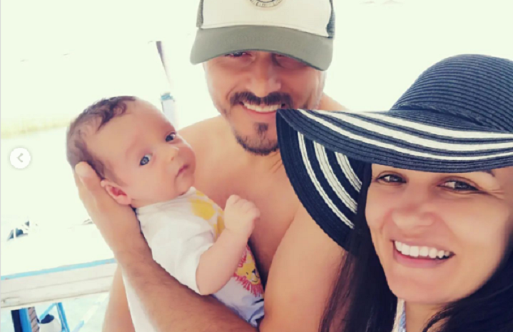 „Создаваме убави спомени“: Даниел Кајмакоски на одмор со сопругата и 3-месечното синче
