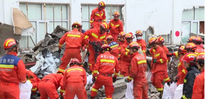 Кина: 11 лица загинаа при уривање покрив на училишна фискултурна сала