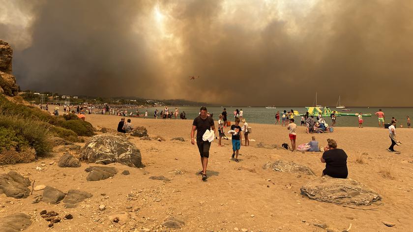 Мицотакис: Една седмица бесплатно на Родос за оние кои го прекинаа одморот на островот поради пожарите