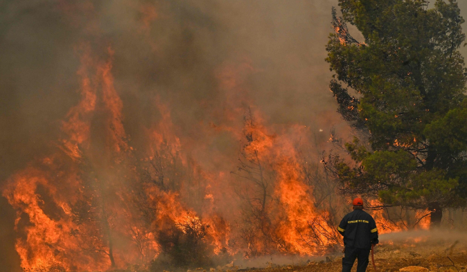 Пожарот на Родос се уште е надвор од контрола