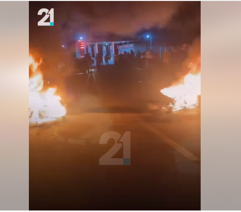 Жителите на Слупчане со палење на гуми на патот го блокираа влезот на екипите на ЕВН