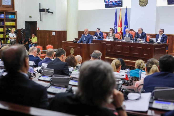 ВМРО-ДПМНЕ гласаше против: Комисијата за уставни прашања го прифати предлогот за уставни измени, седницата ќе се одржи на 18 август