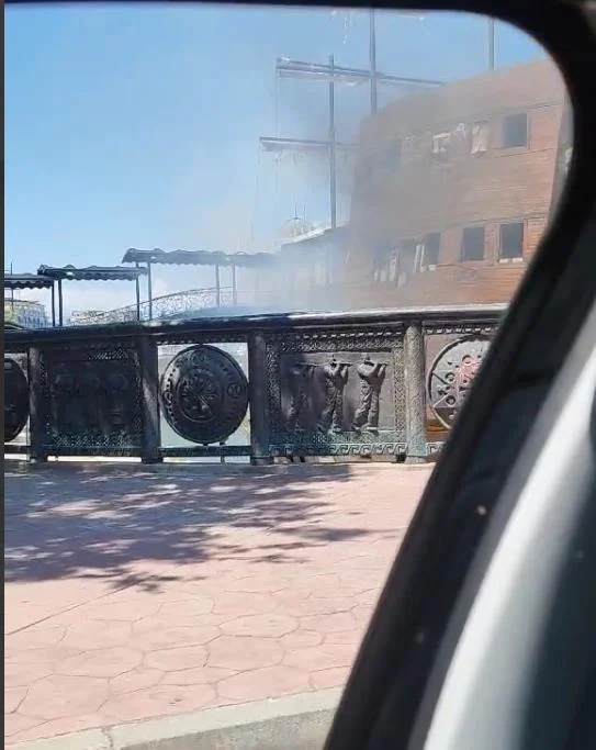 Пожар во бродот галија на реката Вардар во Скопје