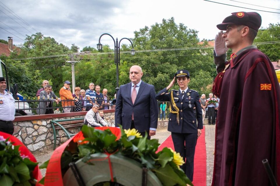 Делегациja од Кабинетот на Претседателот оддадe почит на осумтемина армиски резервисти загинати кај Љуботенски бачила