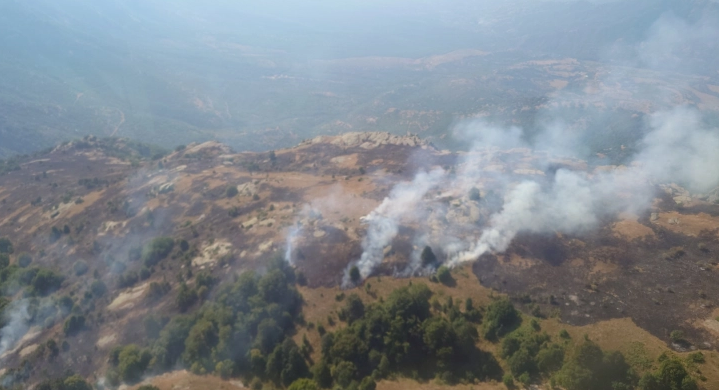 Хеликоптер на МВР ќе го гаси пожарот над село Горно Врановци