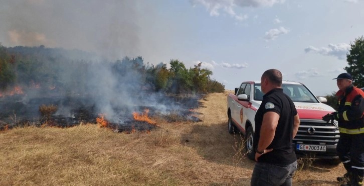 Спречено е проширување на пожарот меѓу Богданци и Дојран, но горат уште два краци