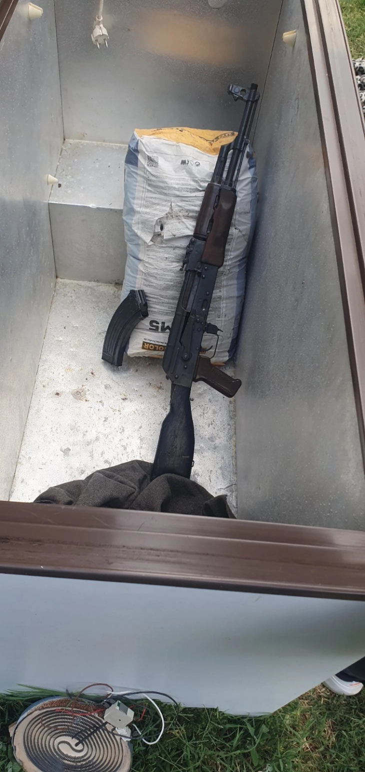 Апсење во Сарај, пронајдено оружје