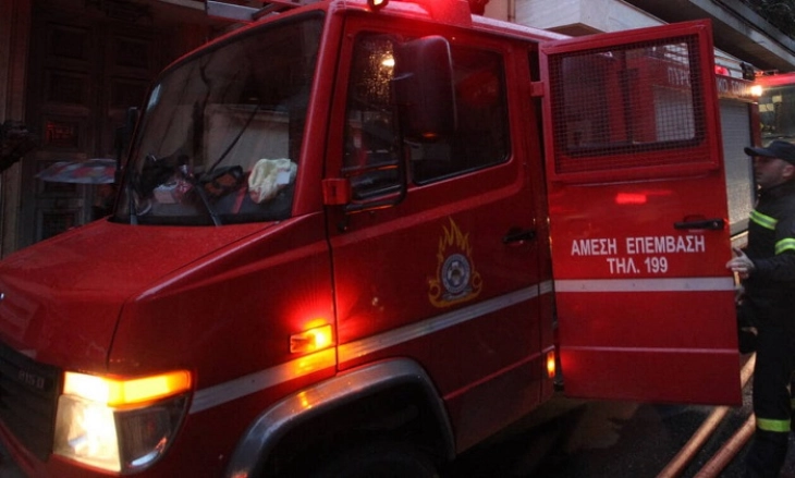 Евакуирани лица- активни два големи пожари во Грција