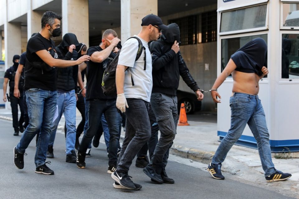 Притворените Хрвати за убиството на навивачот ги распоредуваат низ грчките затвори каде што нема многу Срби
