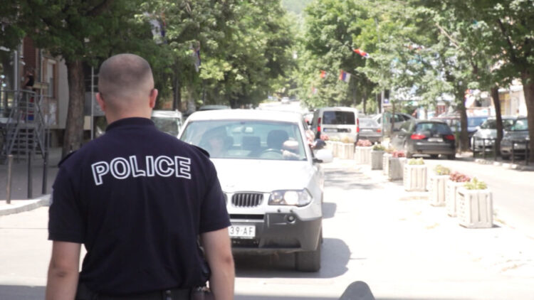 Четворица косовски Срби обвинети за тероризам, поради напад врз изборна комисија во Северна Митровица