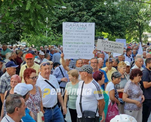 Ристески: Не се живее со 12-13 илјади денари, пензионерите со месеци протестираат затоа што немаат за леб