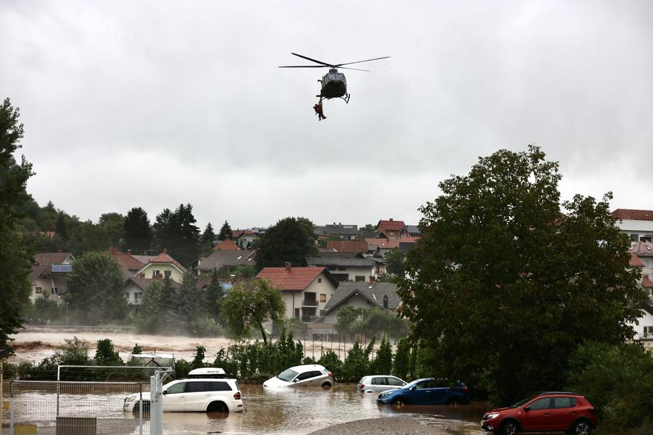 Словенија бара помош за справување со поплавите, Македонија е подготвена да испрати 100 припадници на Армијата