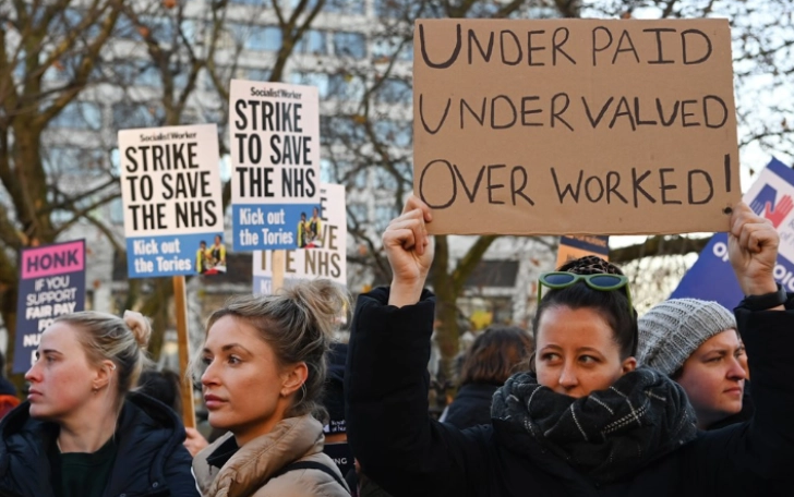 Штрајкуваат младите лекари во Англија