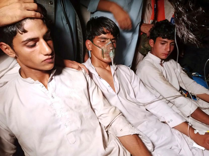 Ова се децата кои 15 часа висеа на жичарницата над провалија во Пакистан