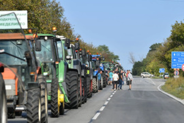 Земјоделците во Бугарија ќе блокираат патишта и гранични премини