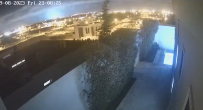 Снимена сина светлина на небото три минути пред разорниот земјотрес во Мароко