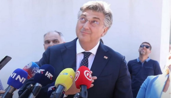 Пленковиќ договори формирање влада со десничарското Татковинско движење