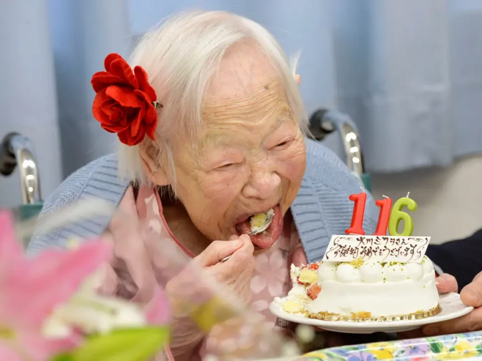 Во Јапонија има повеќе од 92.000 стогодишници