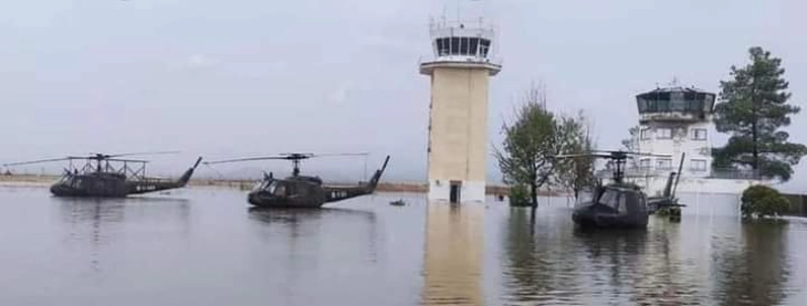 Грчката армија демантира дека се поплавиле хеликоптери во воениот аеродром во Волос