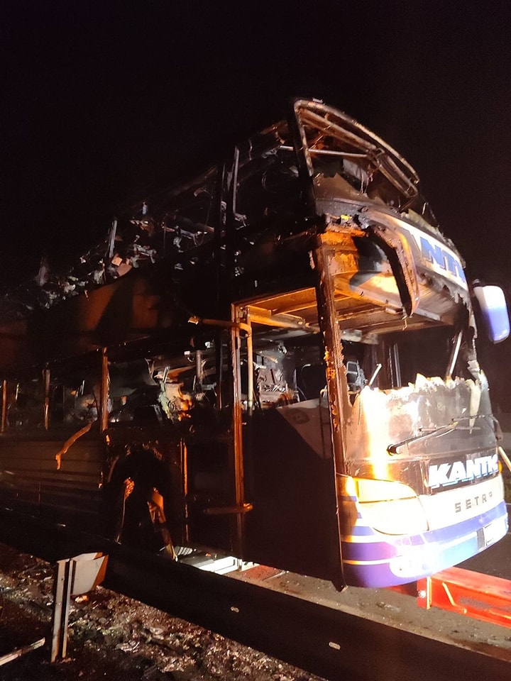 Целосно изгоре босански автобус кој одеше кон Германија