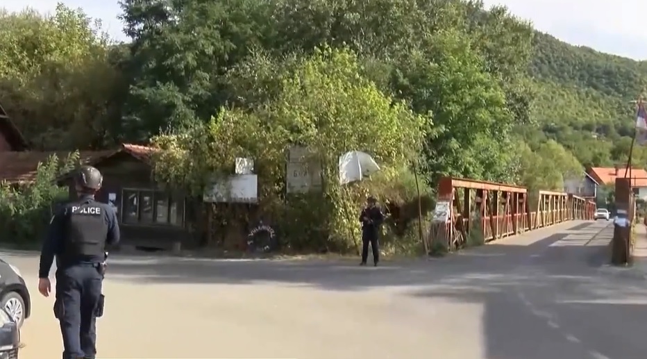 МНР: Седум македонски државјани во хотел близу манастирот Бањска, ги чува косовската полиција
