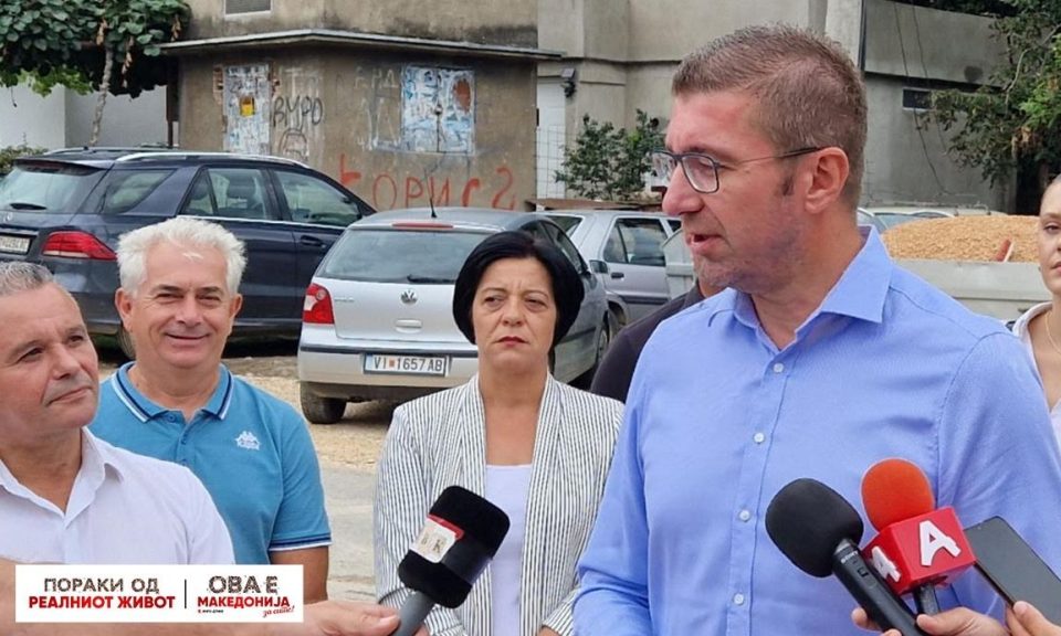 Мицкоски: Ковачевски бара да не се политизира случајот, а директорите на Клиниката им се сликани во штабови