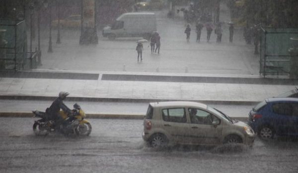 Еден загинат и еден исчезнат во поплавите во грчкиот град Волос