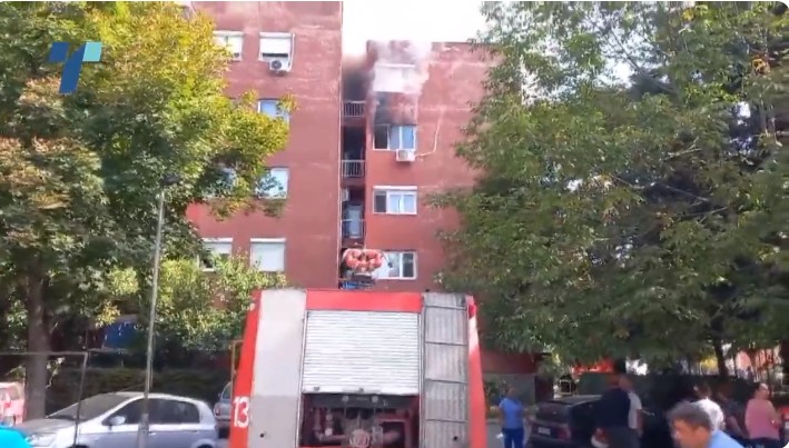 Пожар во стан во Скопје, оштетени неколку станови