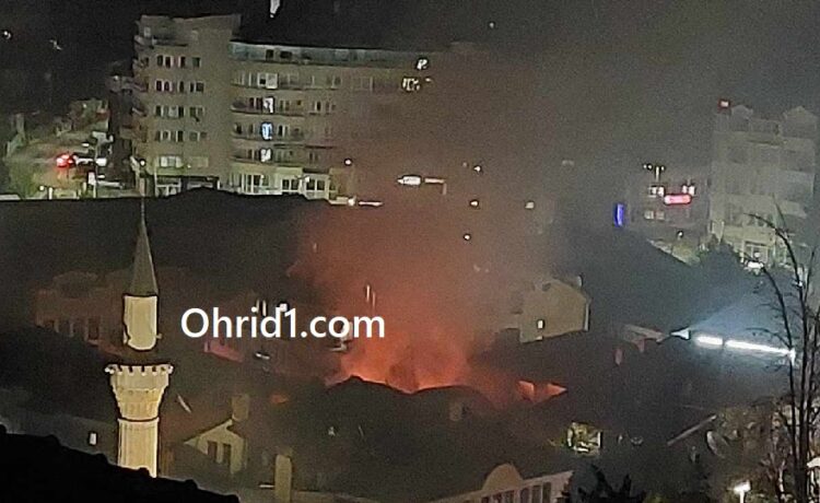 Во пожар уништена сендвичара кај Градскиот пазар во Охрид