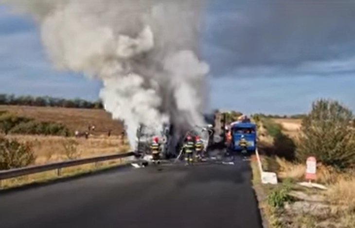 Тежок судир меѓу два автобуси и камион со над 60 повредени во Романија