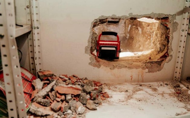 Црногорските кланови ископале тунел под судот во Подгорица за да бегаат додека се на рочиште