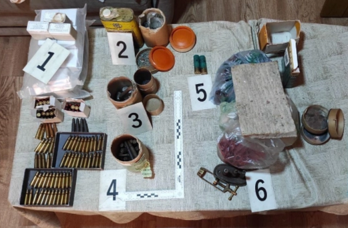 Откриен арсенал во Демиркаписко: Запленети куршуми, рачни бомби, барут, алат за изработка на муниција