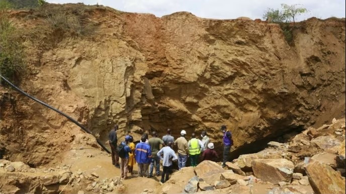 Шест рудари загинаа, а 15 останаа затрупани при уривање на окно од рудник за злато во Зимбабве