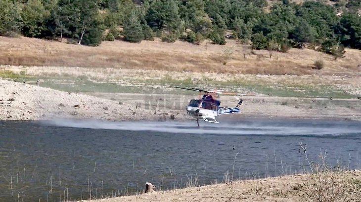 Два полициски хеликоптерa со исфрлени над 30 тони вода  учествуваа во локализирање на пожарот под Солунска Глава