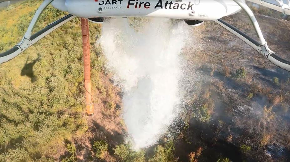 Локализиран пожарот во општина Зелениково: Хеликоптерот на МВР исфрли над 40 тони вода