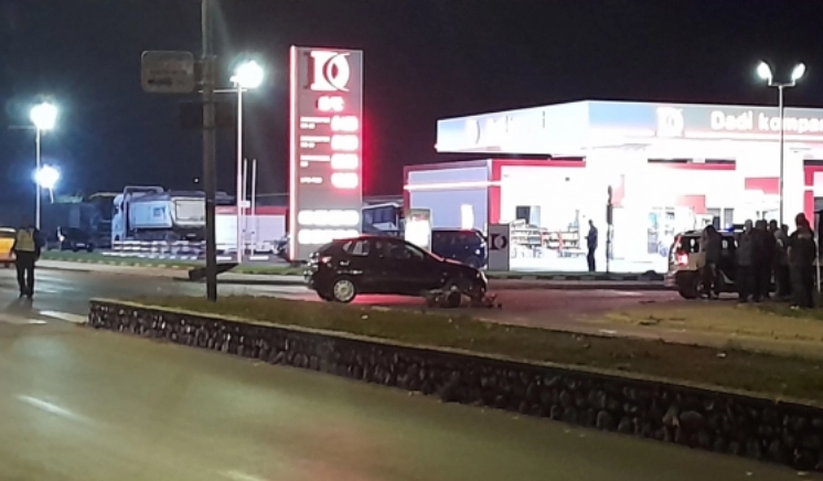 Еден повреден при судар на автомобил и мопед на влезот во Делчево