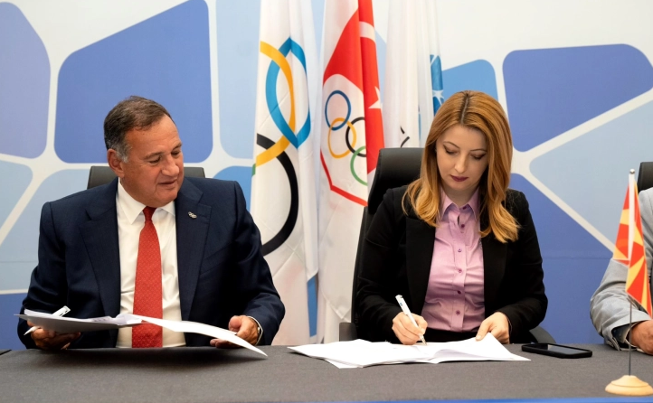 Арсовска ја потпиша ратификацијата за Европските младински олимписки игри во Скопје во 2025 година